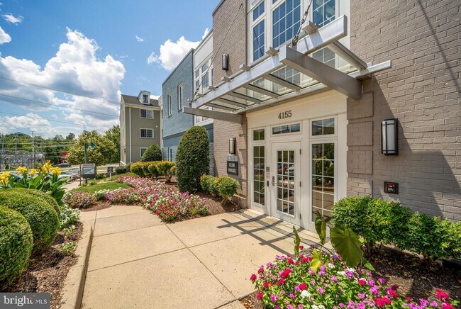 Building Photo - 4173 S Four Mile Run Dr