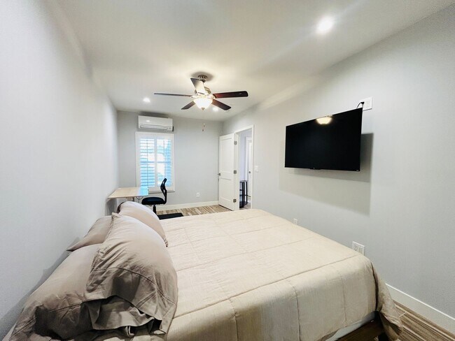 Building Photo - 8828 Haas Ave