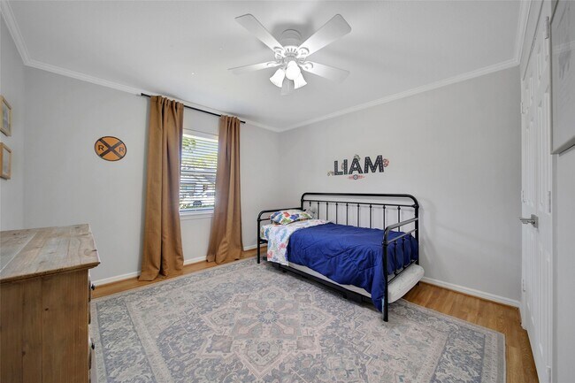 Building Photo - 4402 Fallbrook Dr