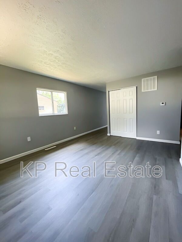 Building Photo - 1253 Grovewood Dr