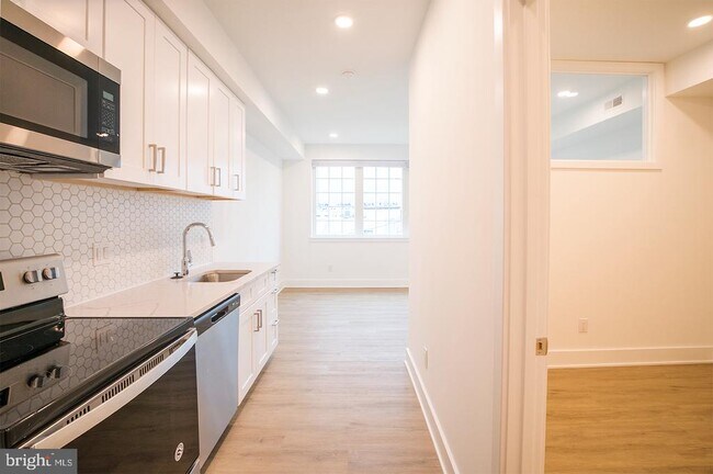 Building Photo - 1324 Frankford Ave