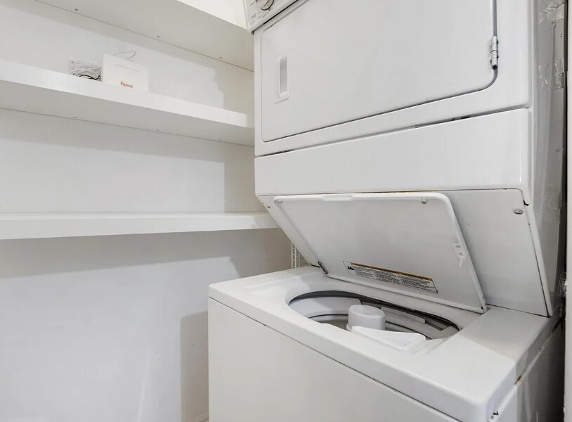 Building Photo - 475 Brickell Ave