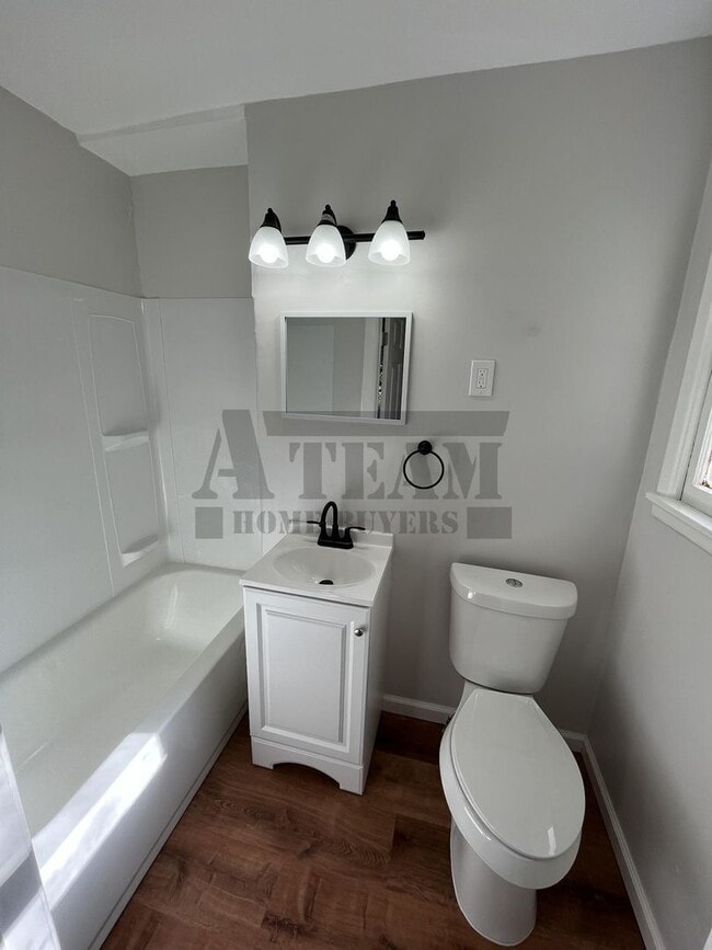 Building Photo - Beautiful Remodeled 3 Bed 2 Bath