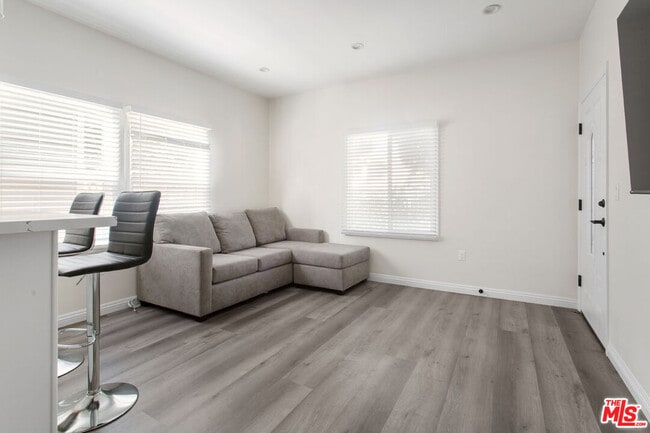 Building Photo - 1460 W 22nd St