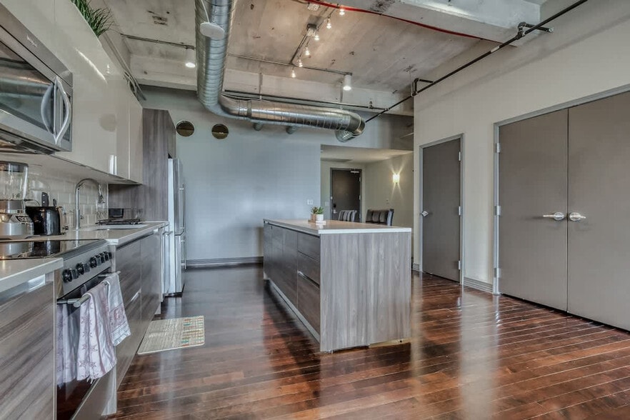 Building Photo - 500 S Ervay St