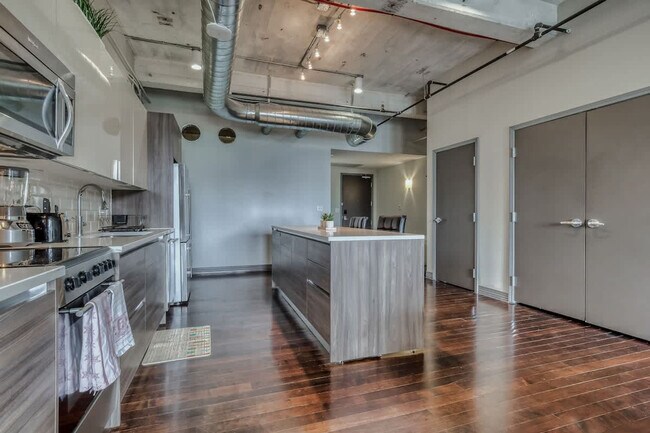 Building Photo - 500 S Ervay St