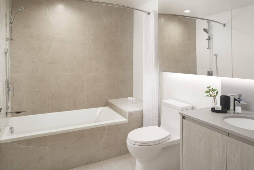 Building Photo - 326 N Union Ave