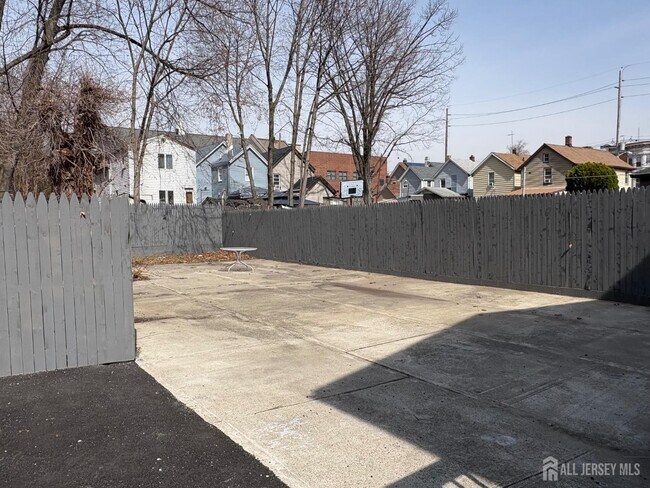 Building Photo - 456-458 Harrison St