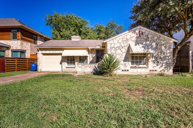 Building Photo - Austin Stone Cottage in Stonewall Park