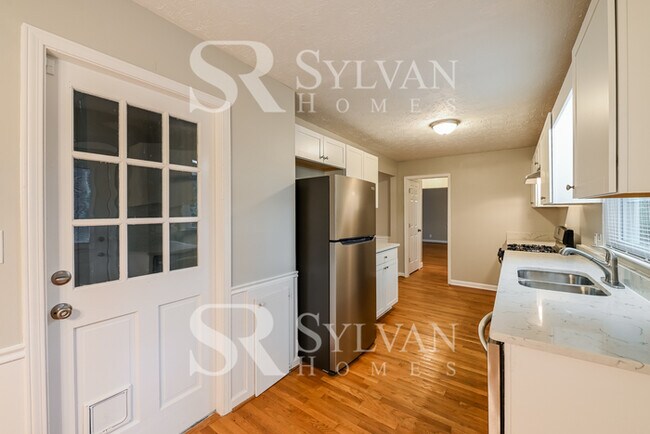 Building Photo - Fall in love with this beautiful 3 bedroom, 2.5 bathroom home