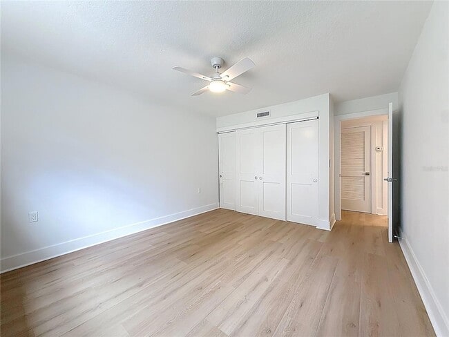 Building Photo - 200 Country Club Dr