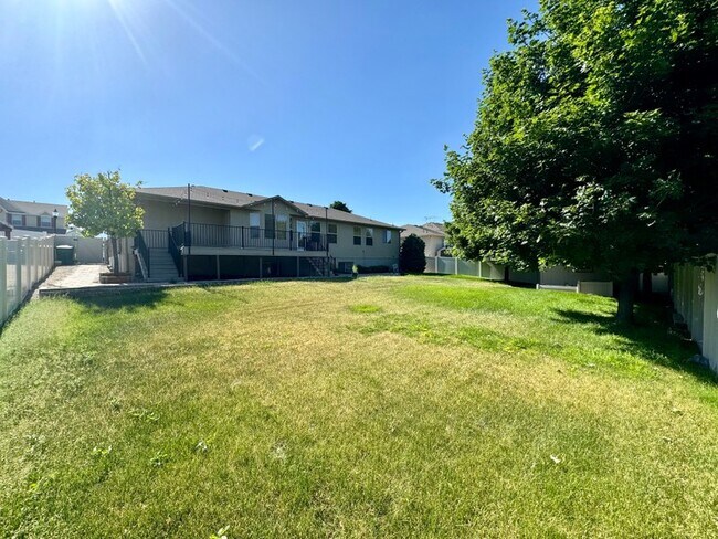 Building Photo - 8291 Water Oak Dr