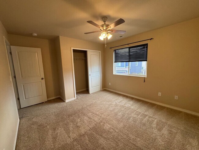 Building Photo - Everything you need! 3 bed/2.5 bath, 2-car garage