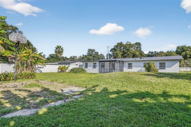 Building Photo - 3034 Touraine Ave