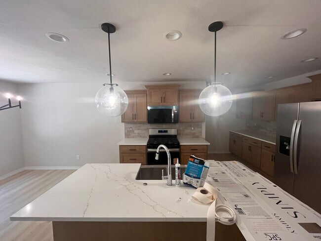 Building Photo - Beautiful, brand-new, 4-bedroom, 2-bath home in Nixa with a 3-car garage.