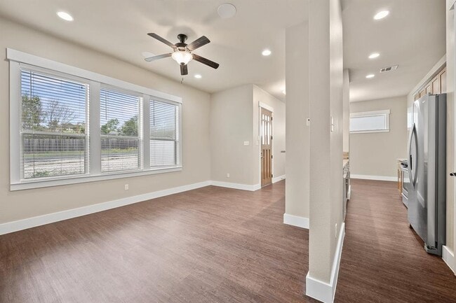 Building Photo - 1700 Cedar Bend Dr
