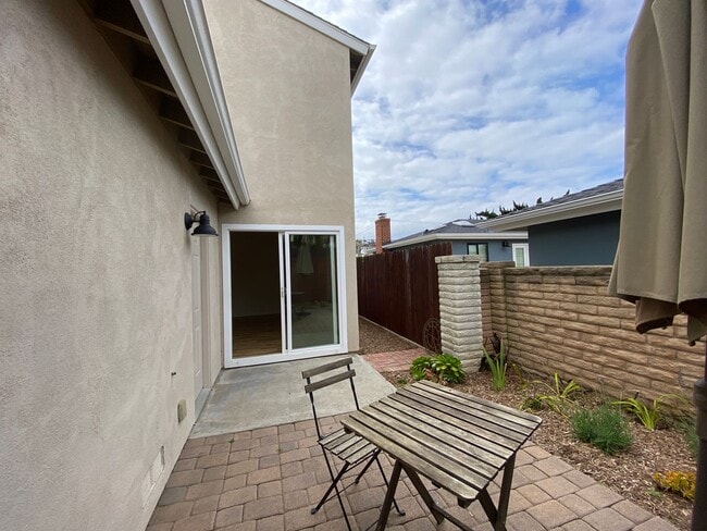 Building Photo - Bright and Spacious 2 Bed/1.5 Bath South O...