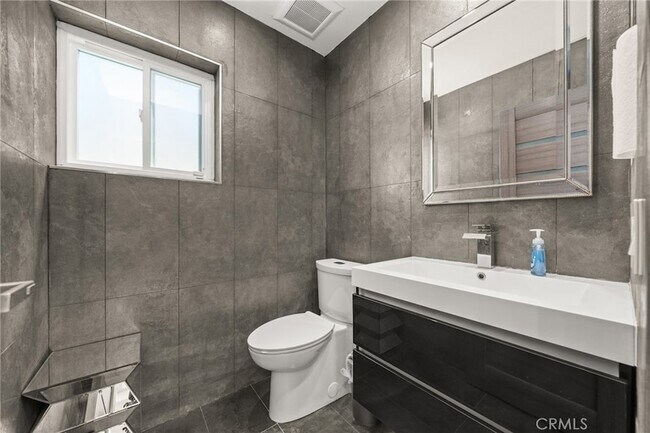 Building Photo - 4630 Cedros Ave