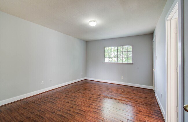 Building Photo - 15850 E Park Ct