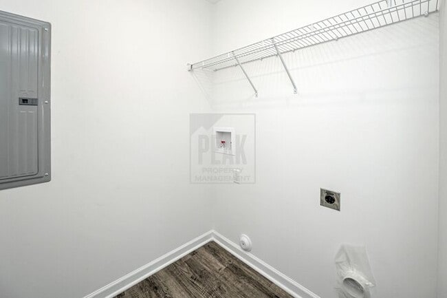 Building Photo - $1650! Beautiful 3Bed 2Bath in newly built Woodland Circle! Tour today
