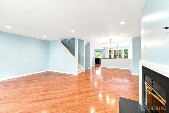 Building Photo - 350 Greenfield Rd