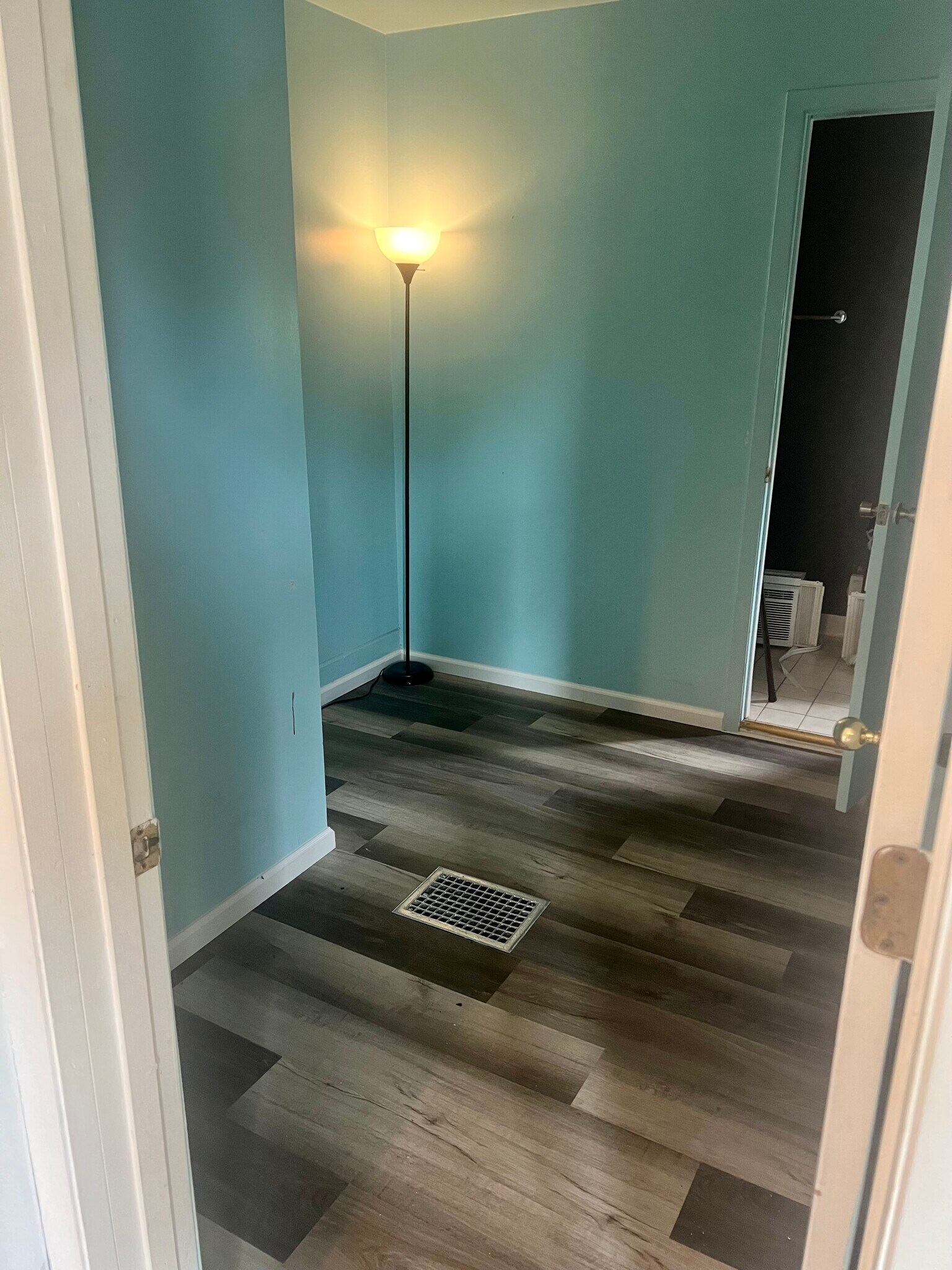 Building Photo - 5432 25th Ave