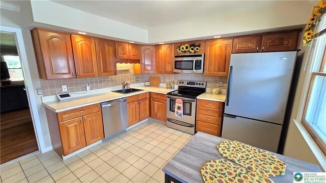 Building Photo - 194 Springhouse Rd