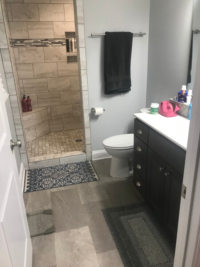 Master Bathroom - 25001 Vista Rd
