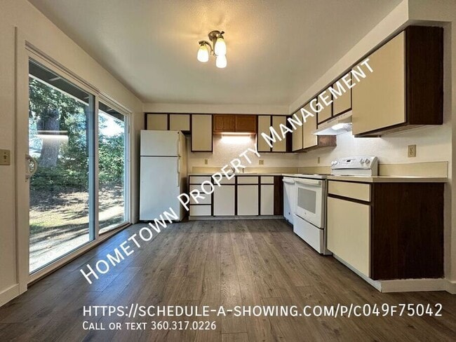 Building Photo - 1310 Goldenrod Dr SE