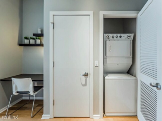 Building Photo - 1 br, 1 bath Condo - 1107 S Delano Ct E