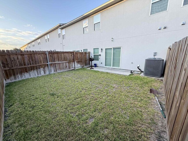Building Photo - 9908 Bijan Dr