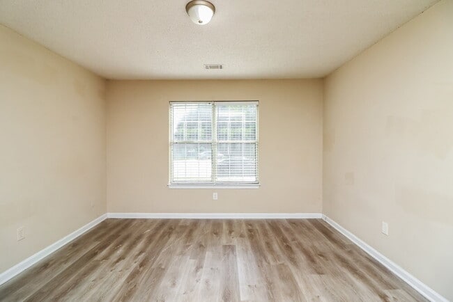 Building Photo - 1466 Fall Creek Trce