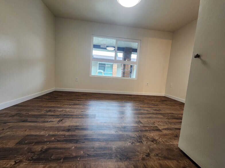 Bedroom 1 - 431 S Simpson Ave