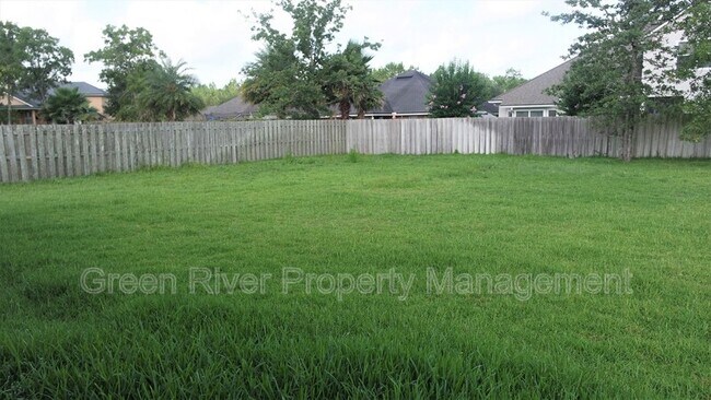 Building Photo - 824 Songbird Dr