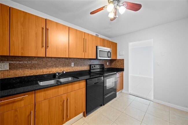Building Photo - 3000 S Ocean Dr
