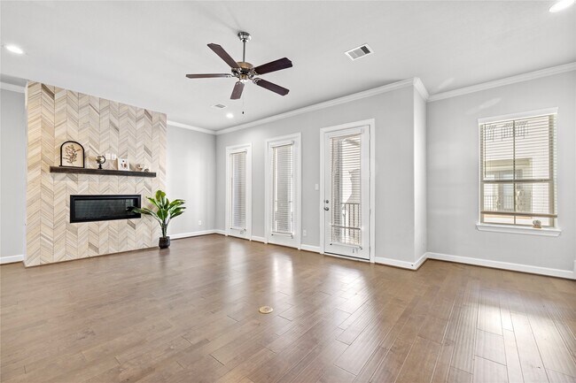 Building Photo - 4007 Centre Valley Ln