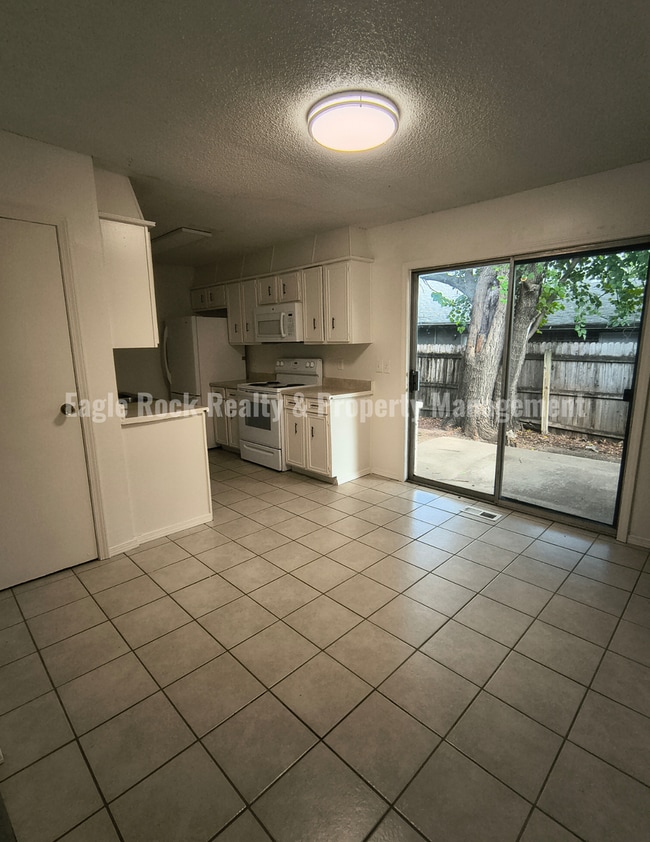 Building Photo - 4627 S 72nd E Pl