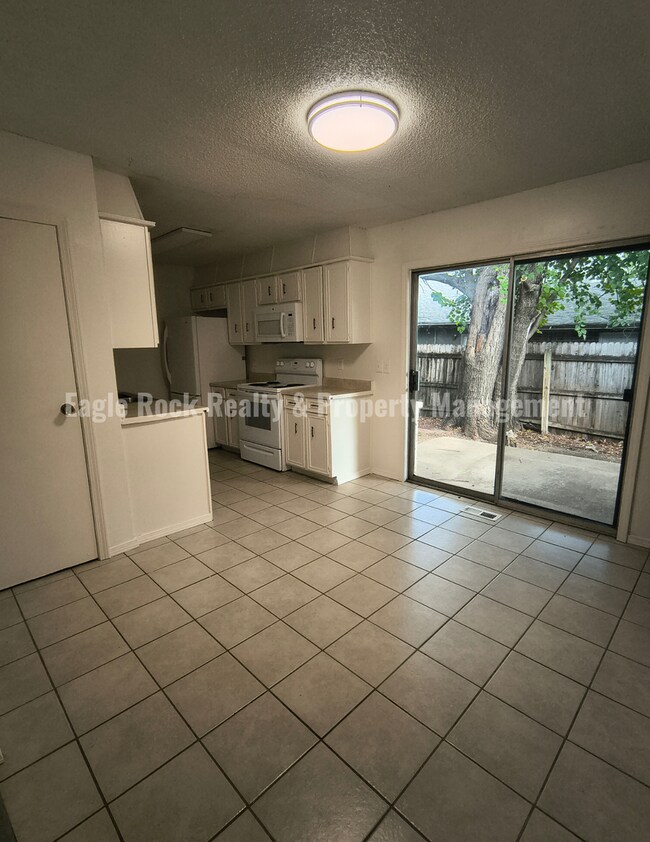 Building Photo - 4627 S 72nd East Pl