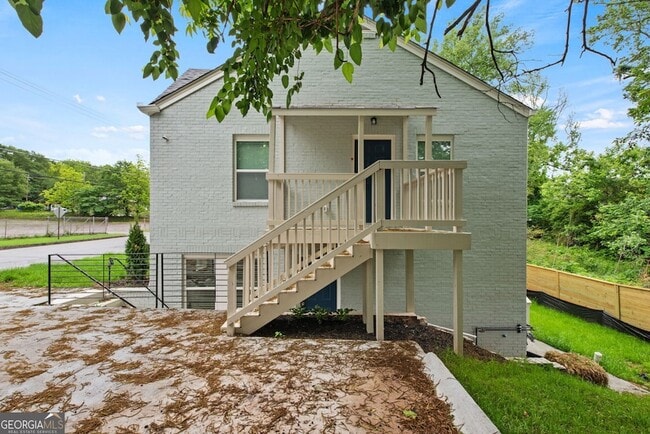 Building Photo - 636 Francis Pl NW