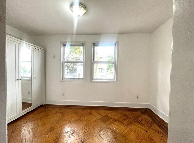 Building Photo - 80-54-8164 164th St