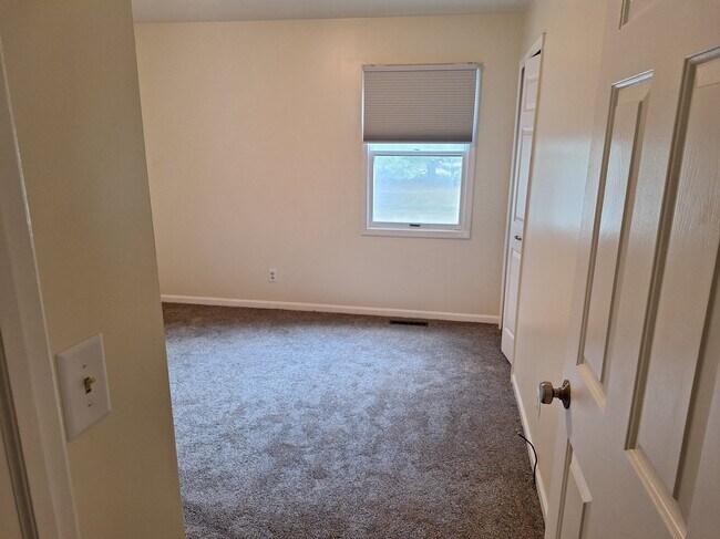 Building Photo - 311 W Rogers St