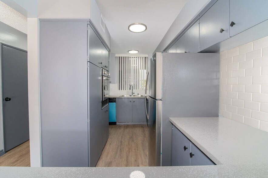 Building Photo - 6979 Palm Ct