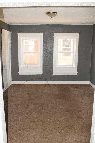 Building Photo - 12 Gold St