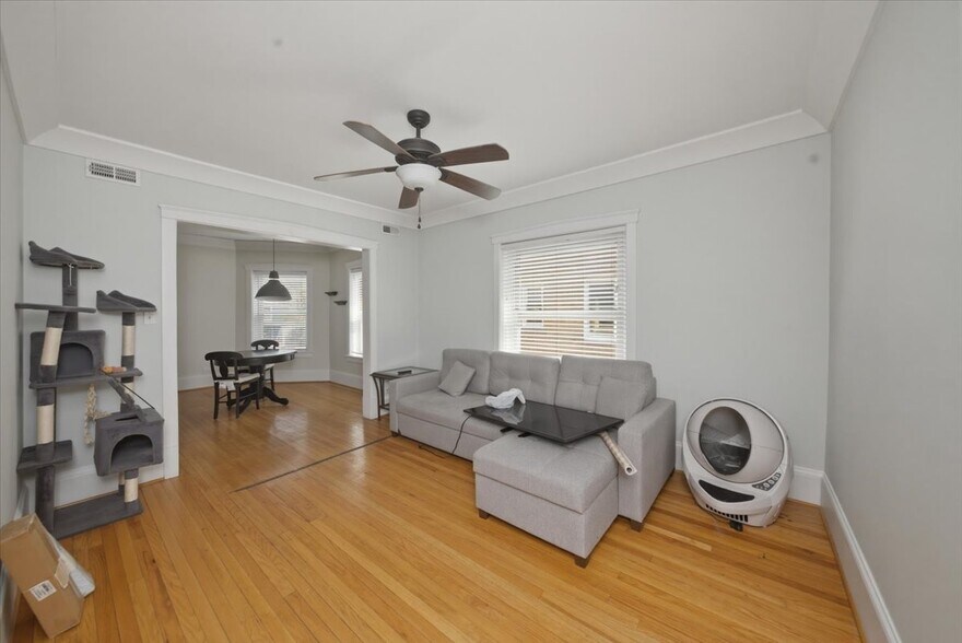 Building Photo - 1849 W Greenleaf Ave