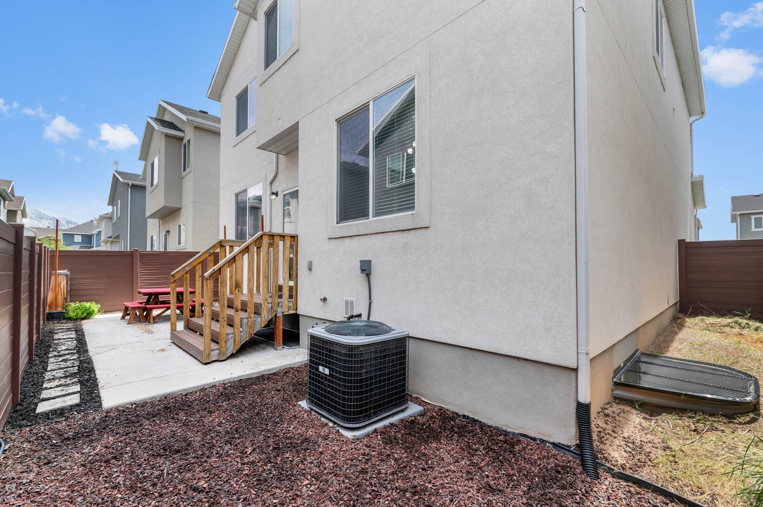 Building Photo - 437 E 280 N