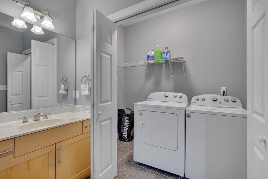 Building Photo - 942 Westland Ridge Rd