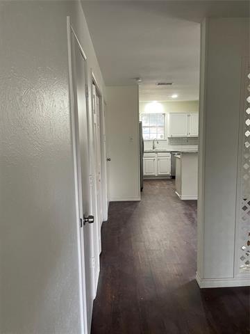 Building Photo - 5412 Village Green Dr
