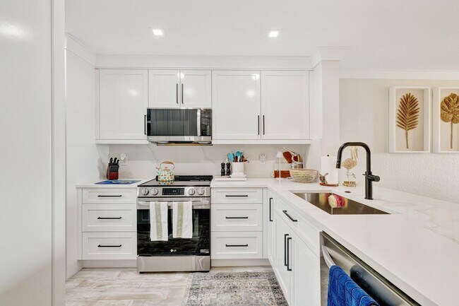 Building Photo - 7420 S Ocean Dr
