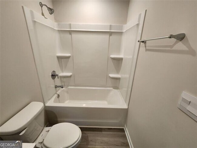 Building Photo - 235 Vly Oak Dr