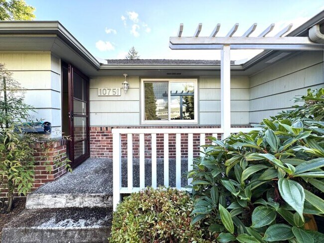 Building Photo - 3 bedroom in Seattle WA 98125